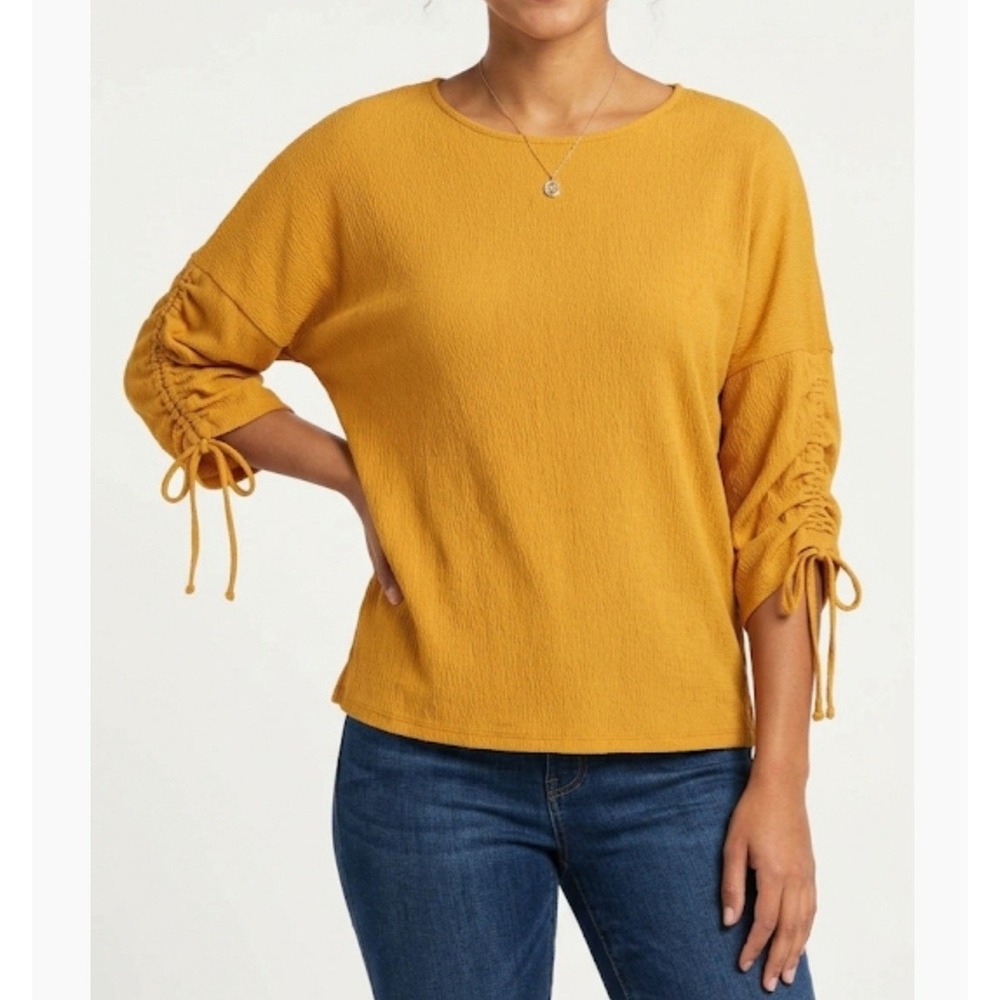 Annaliese 3/4Sleeve Top in a mustard yellow crinkle texture ruched sleeves XL